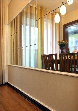 温馨现代简约餐厅壁镜装饰效果图
