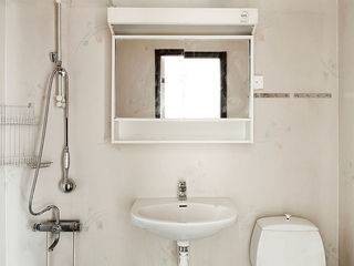北欧风格卫生间浴室镜装饰图