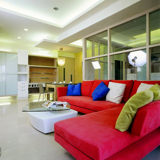时尚现代客厅红色沙发装饰图