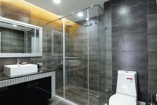 时尚现代卫生间 淋浴房隔断设计