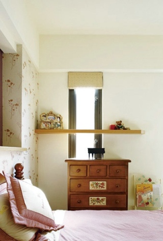 唯美现代家居卧室小窗户设计