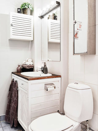 白色北欧风卫生间洗手台设计