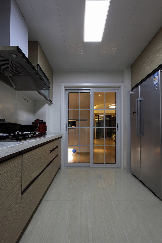 现代风情厨房过道效果图5/6