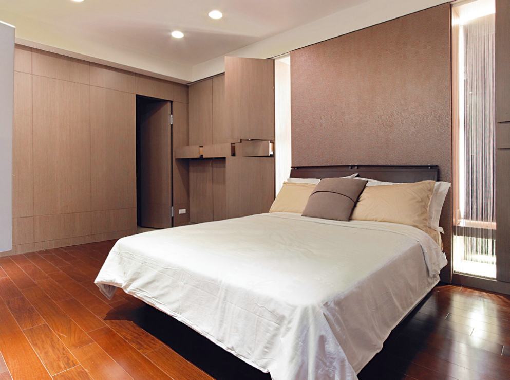 简洁现代卧室隐形门设计