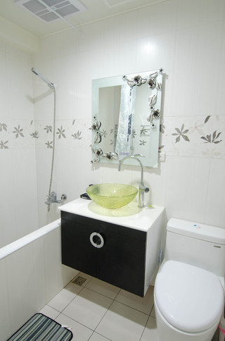 黑白简约卫生间浴室柜设计
