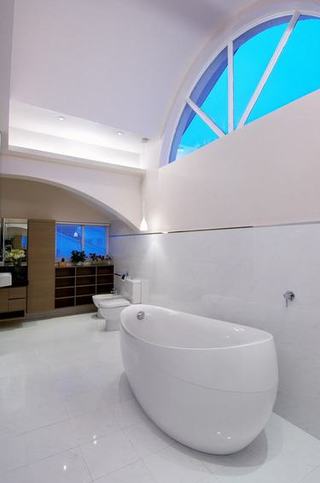 简洁时尚现代 别墅卫生间浴缸装饰图