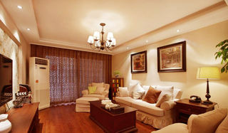 温馨美式客厅 沙发照片墙设计