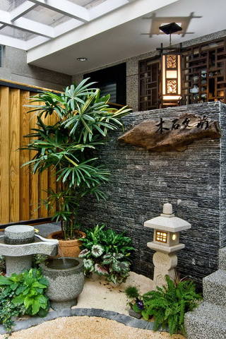 日式自然风庭院墙面装饰图片