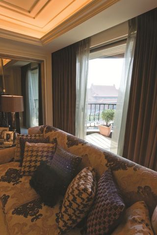 美式客厅 咖色系窗帘效果图