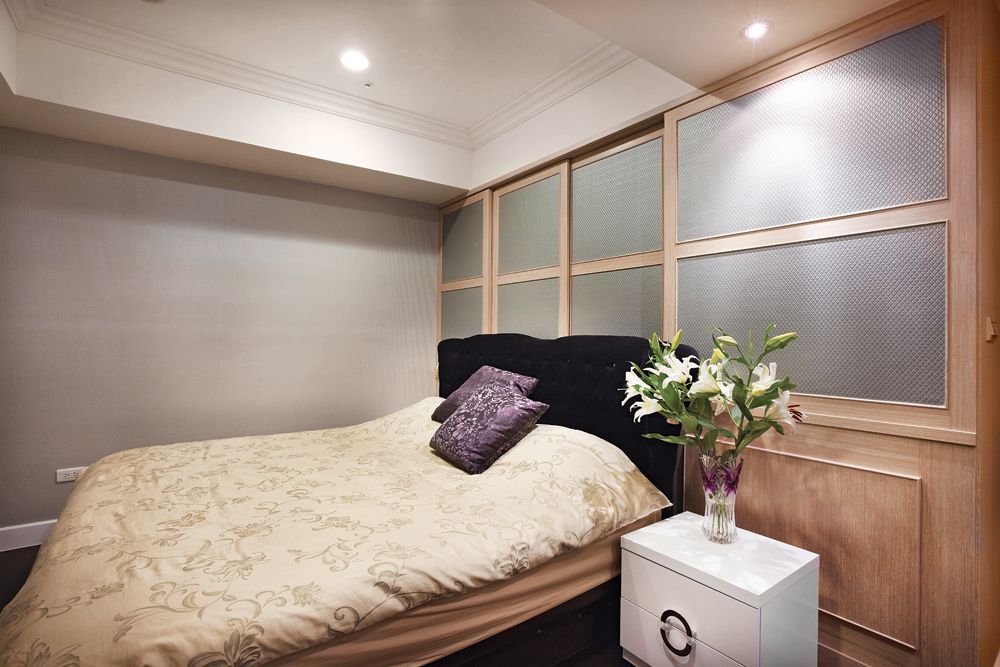 优雅浪漫欧式家居卧室床头背景墙设计