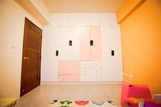 甜美现代风儿童房衣柜设计