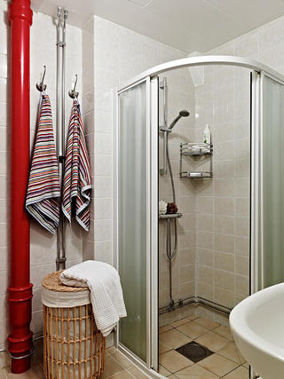 个性简约北欧卫生间扇形淋浴房设计