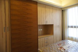 日式家居卧室原木衣柜设计装修图