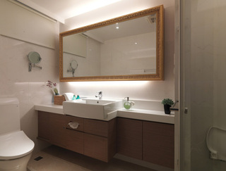 后现代卫生间浴室镜装饰图