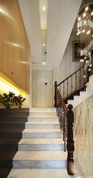 新古典装修别墅楼梯设计
