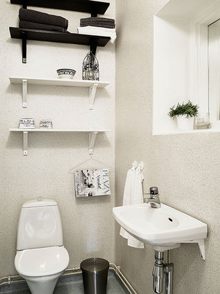 简洁北欧家居卫生间置物架设计