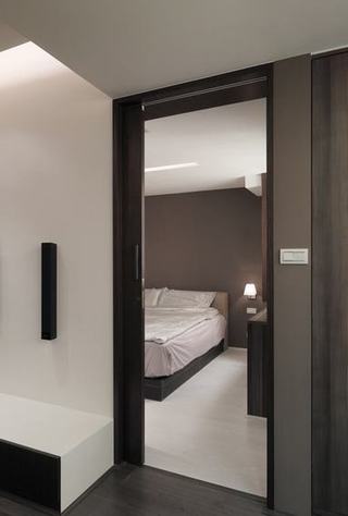 现代酒店式卧室隔断门设计