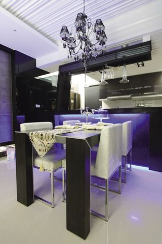 优雅浪漫现代餐厅紫光装饰效果图