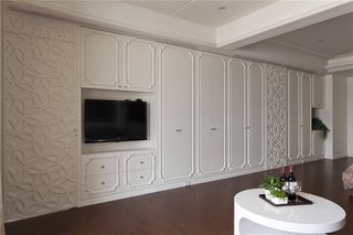 优雅欧式卧室 浮雕电视背景墙设计