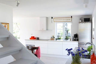 明亮北欧风复式厨房橱柜设计