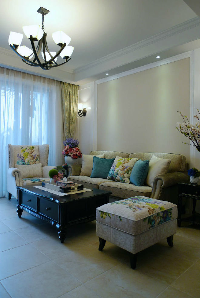 精美美式风格客厅沙发装饰欣赏图