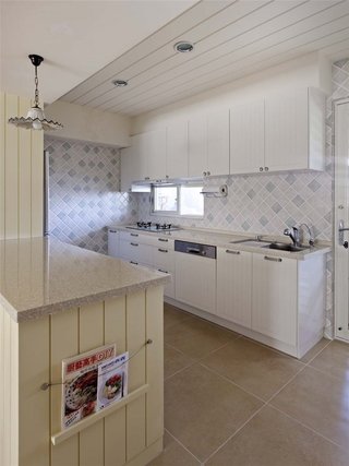 北欧风格厨房白色橱柜设计