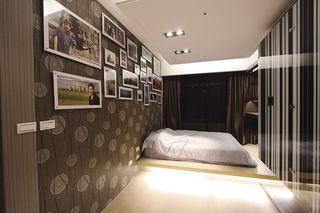 时尚现代卧室相片墙效果图