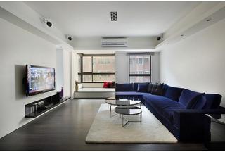 现代简约客厅 深蓝色沙发装饰图