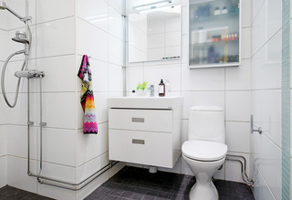 白色北欧卫生间洗手台设计
