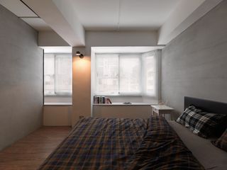 现代轻工业风卧室飘窗设计