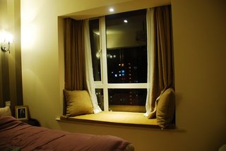 现代简约卧室飘窗设计