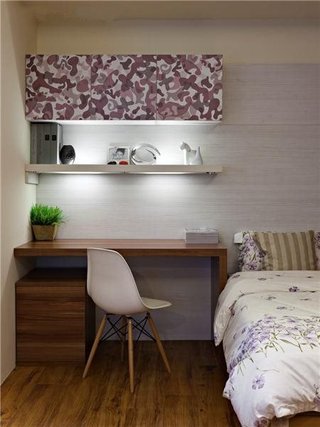 现代简约装修卧室简易实木书桌设计