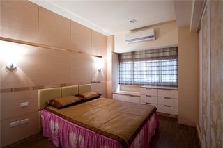 原木现代简约卧室壁灯装饰图