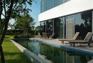 时尚现代风别墅室外泳池设计