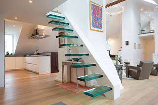 创意时尚北欧复式玻璃楼梯设计
