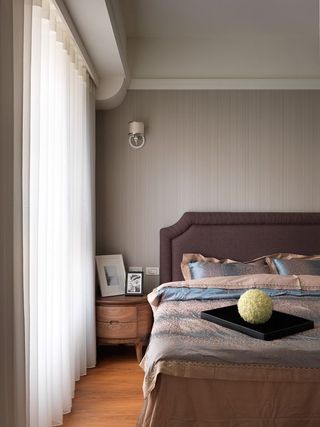 简约设计现代卧室窗帘装饰效果图