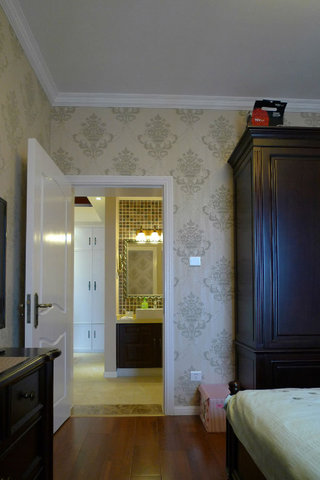 美式卧室白色门装饰效果图