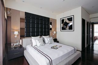 时尚北欧风卧室黑色软包背景墙设计