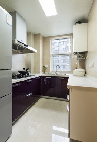 简约现代风厨房深紫色橱柜设计