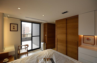 原木现代卧室落地窗隔断设计