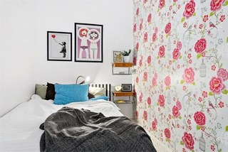 简单北欧风卧室 红色花朵背景墙设计