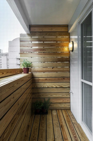 现代小户型家装阳台实木装饰效果图