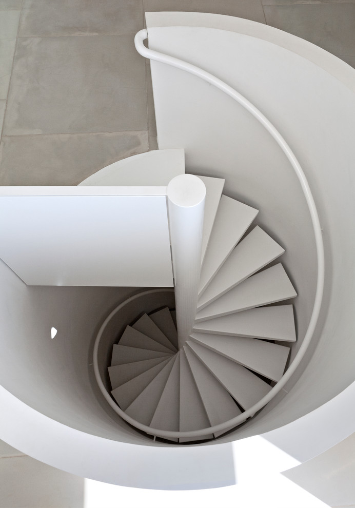 创意混搭白色旋转楼梯设计