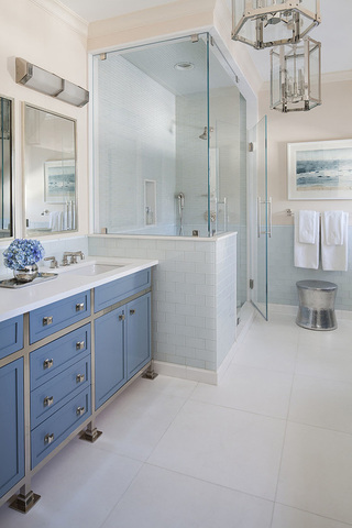 清新唯美美式别墅卫生间淋浴房设计装修图