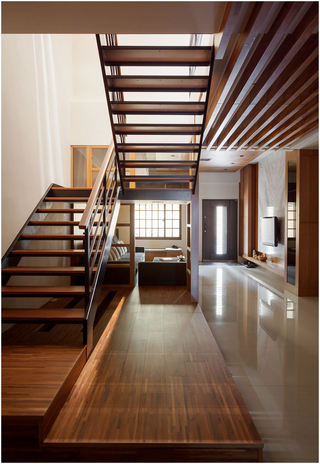 时尚现代别墅实木楼梯设计