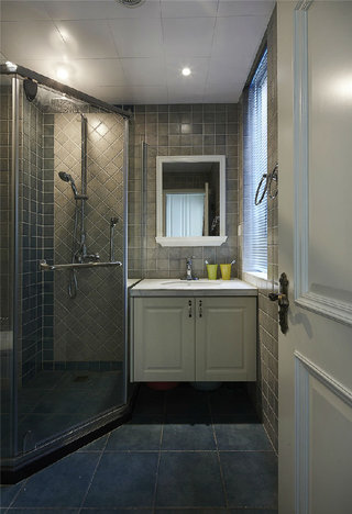 灰色简美式卫生间淋浴房设计