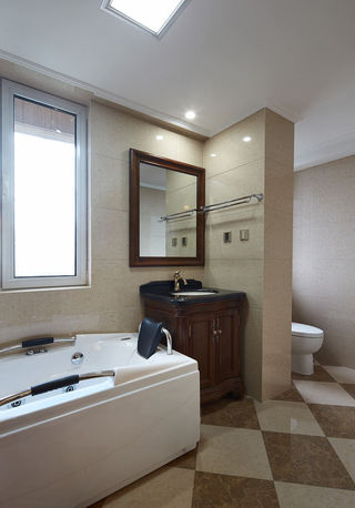  复古简约欧式卫生间浴缸装饰设计