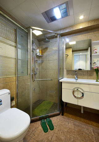 简约现代卫生间淋浴房装饰图