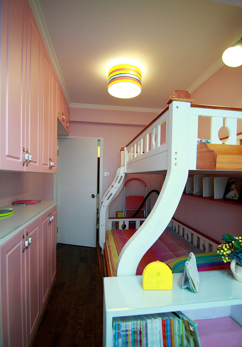 甜美粉色美式儿童房装饰设计