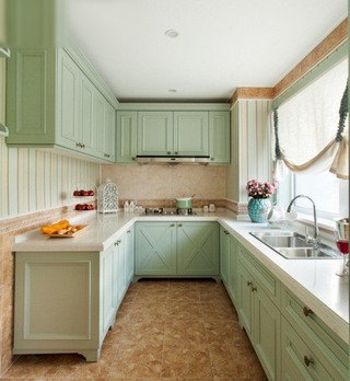 清新欧式装修风格家居厨房浅绿色橱柜装饰效果图